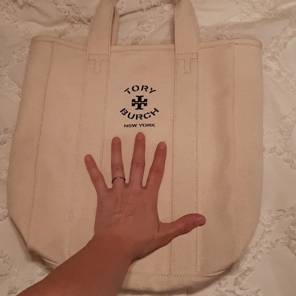 TORY BURCH Natural Canvas Logo Tote Bag - Picture 10 of 13